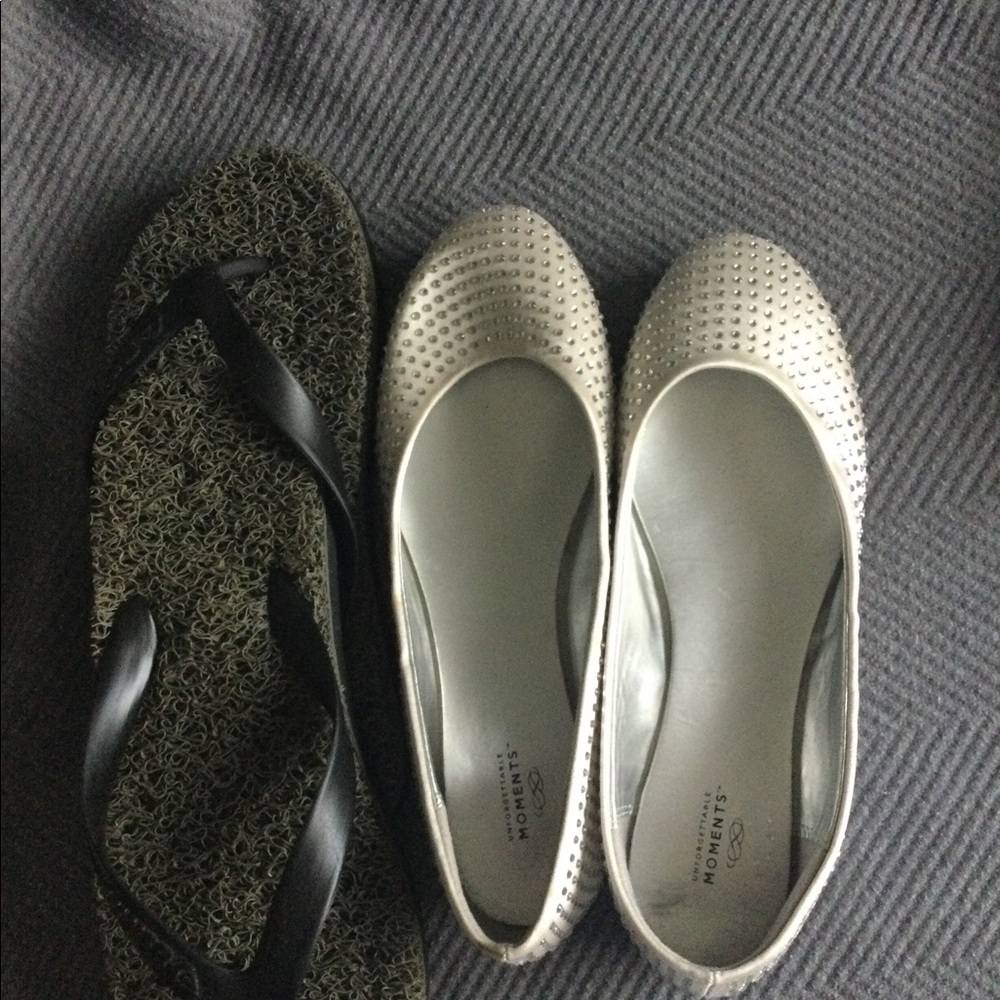 2 pairs Summer shoes. One dress flat, 1 black flip flat. Both for $12